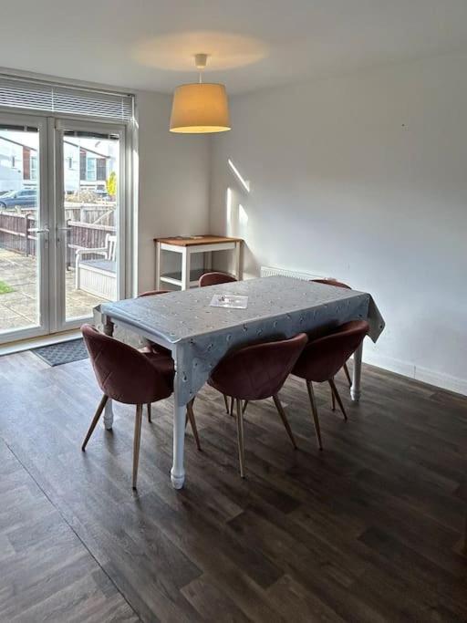 Great House + Air Conditioning + Free Car Parking Μάντσεστερ Εξωτερικό φωτογραφία