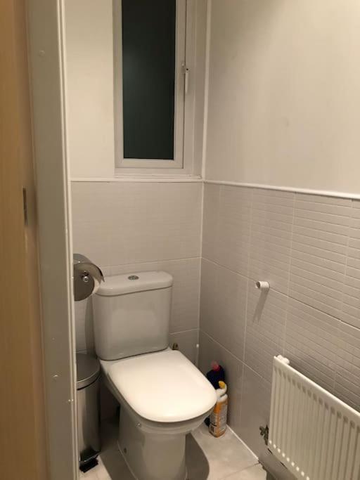 Great House + Air Conditioning + Free Car Parking Μάντσεστερ Εξωτερικό φωτογραφία