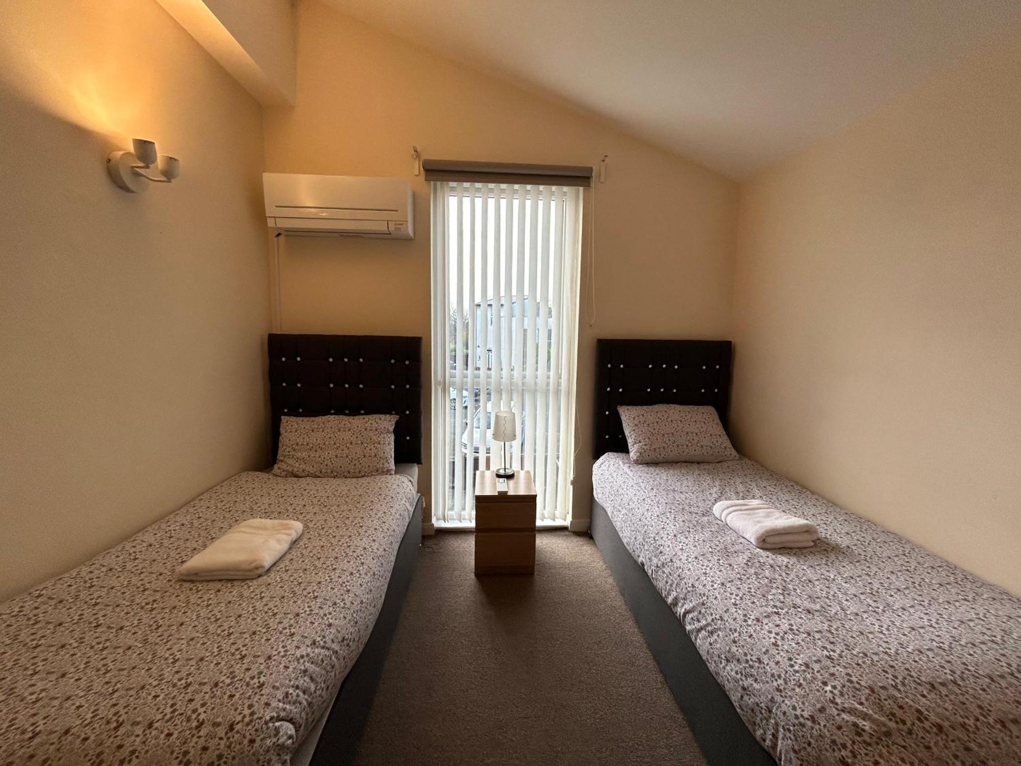 Great House + Air Conditioning + Free Car Parking Μάντσεστερ Εξωτερικό φωτογραφία